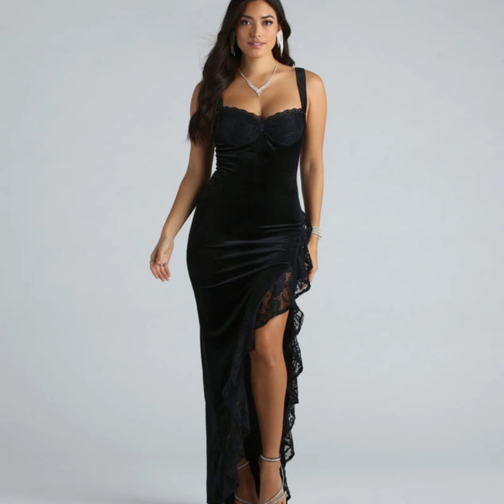 Windsor Cece Formal Velvet Lace Sweetheart Long Dress